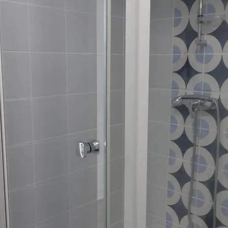 Royan, 2 Pieces, 2 Personnes - Fr-1-738-15 * رويا